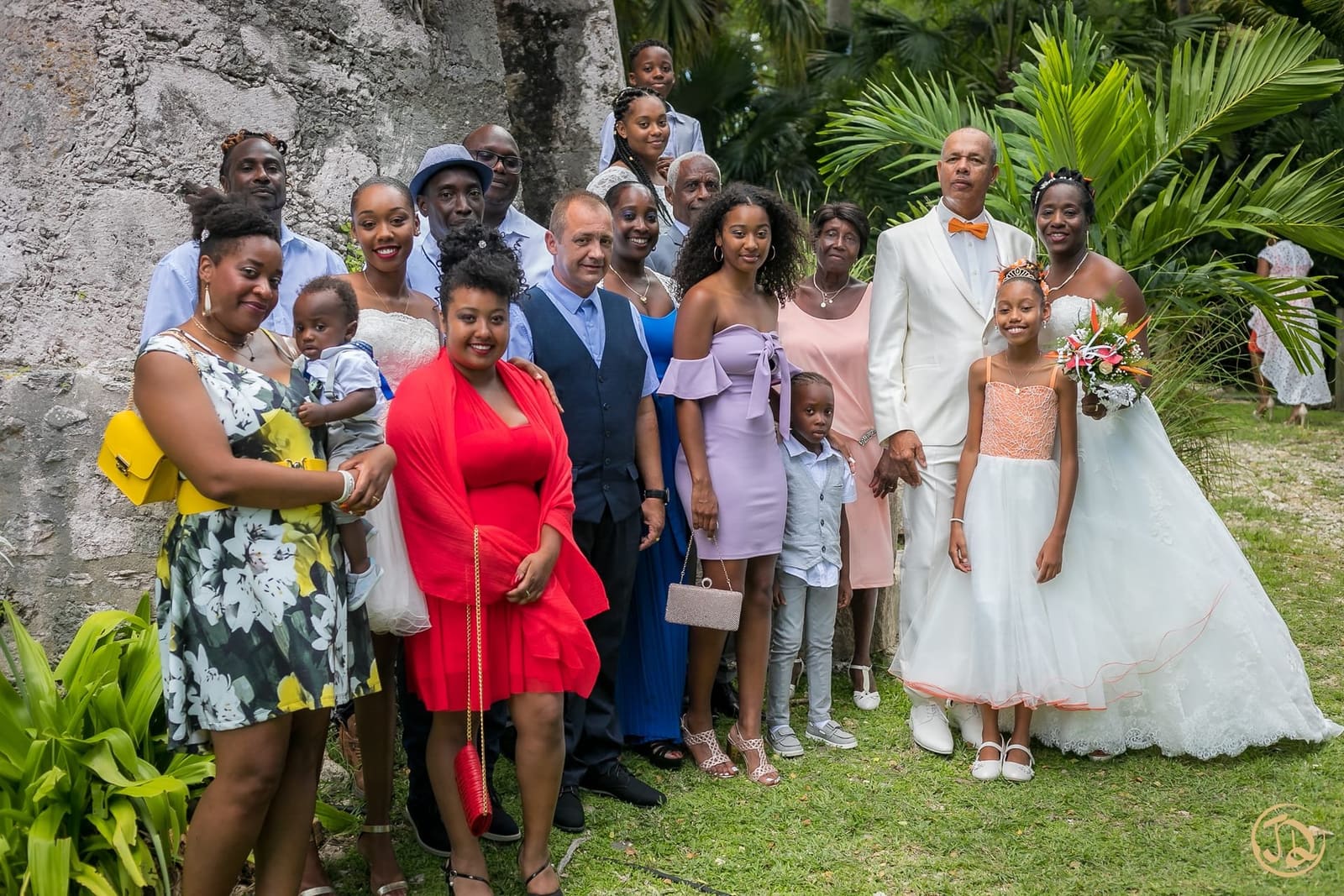 Photographe mariage Guadeloupe — couple sur la plage au coucher du soleil